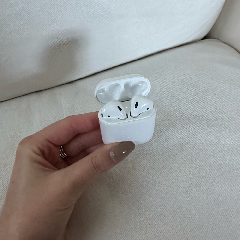 Apple Airpods with Charging Case